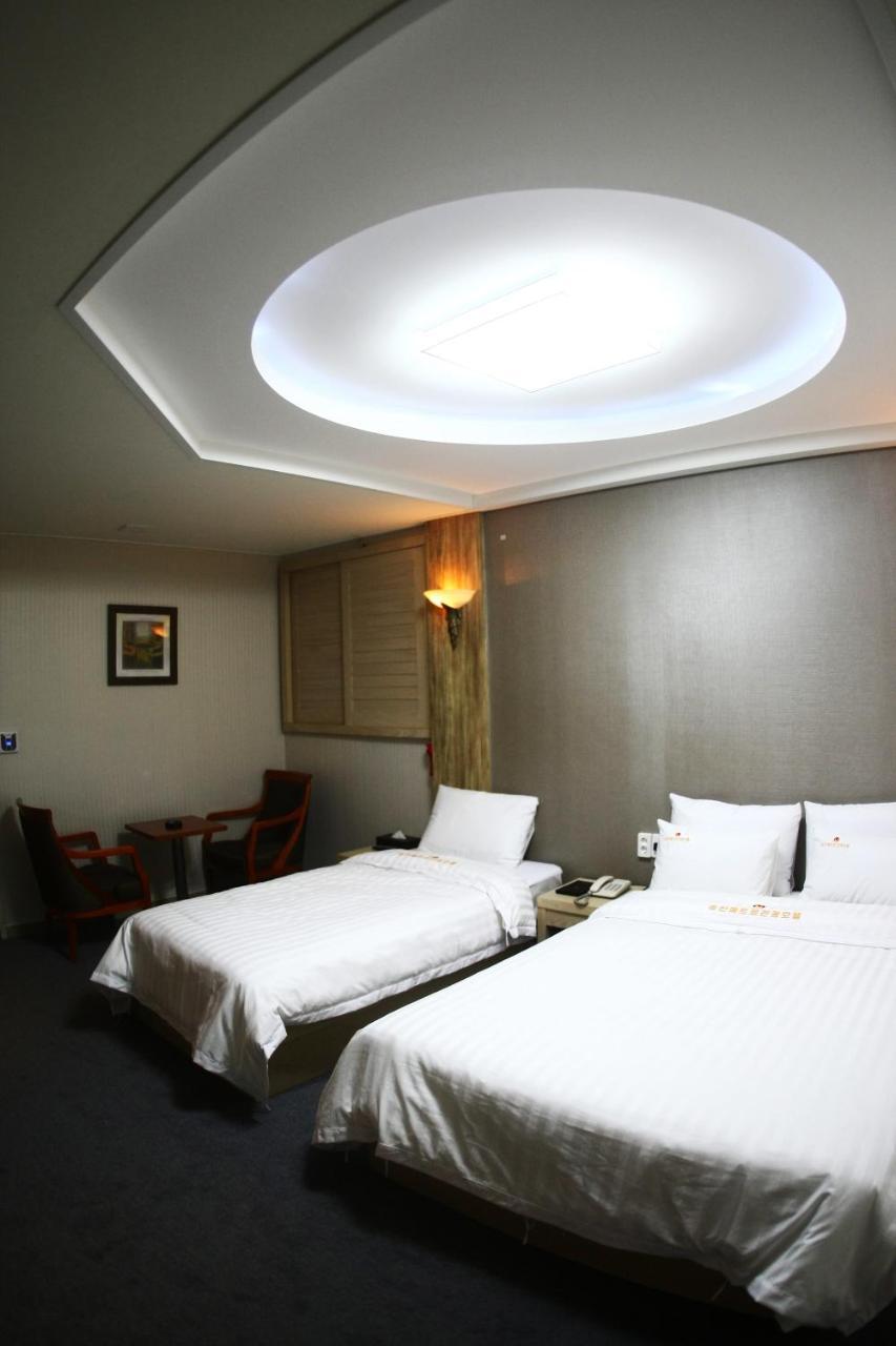 Metro Pol Tourist Hotel Pyeongtaek Room photo